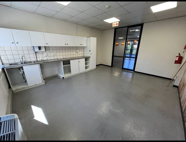 877M² OFFICE TO LET IN CENTURY CITY